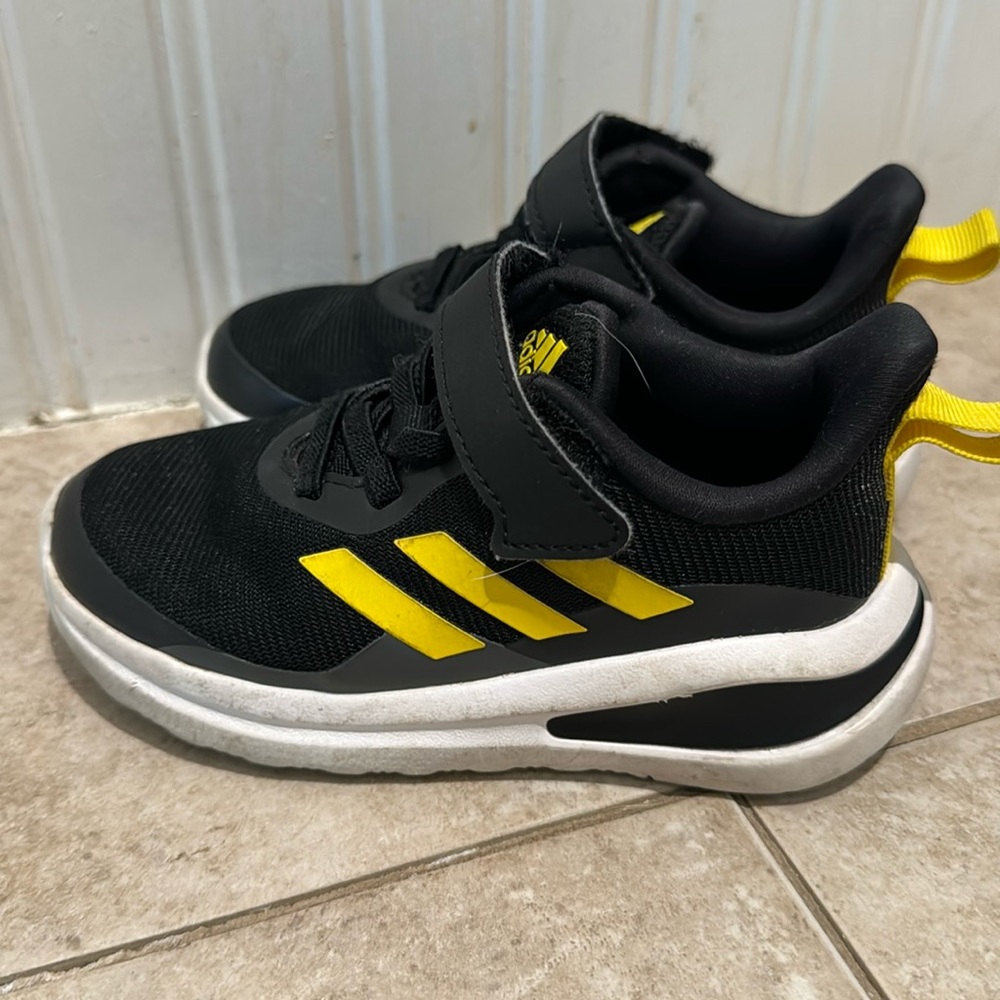8K Adidas FortaRun Cloudfoam sneakers